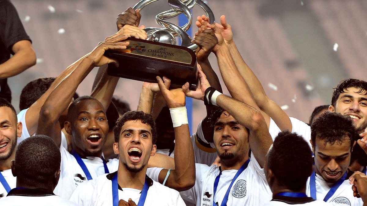 لاعبو السد يحتفلون بالكأس الآسيوية