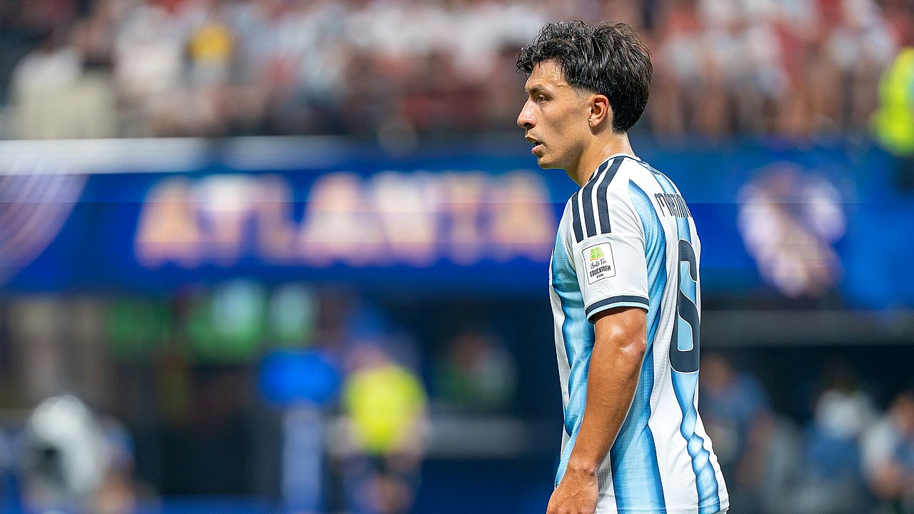 ليساندرو مارتينيز مدافع منتخب الأرجنتين ومانشستر يونايتد