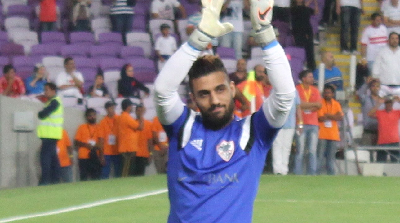 أحمد الشناوي حارس مرمى بيراميدز يحيي الجماهير